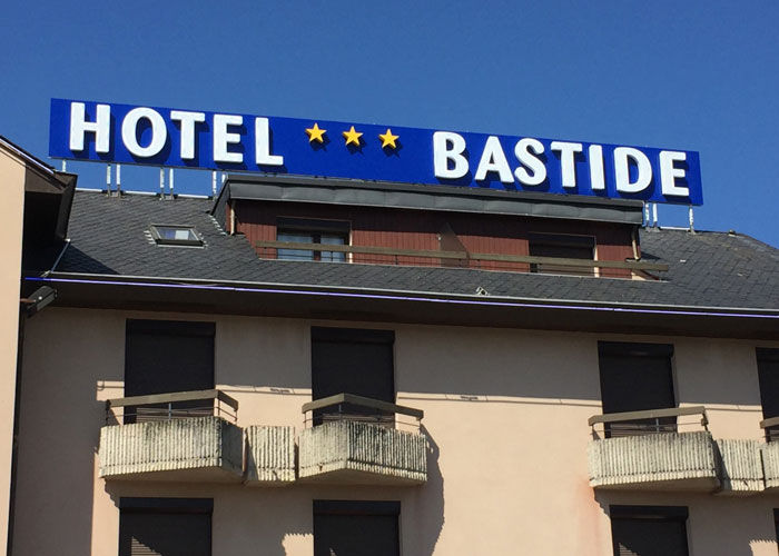 Enseigne lumineuse en Cantal